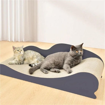 deux chats couchés sur griffoir chat