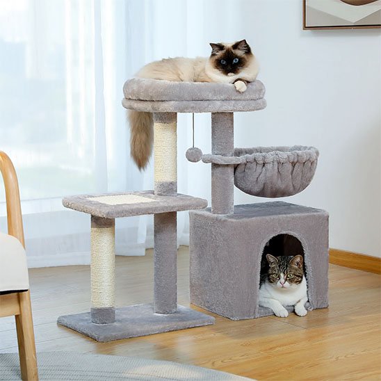 Petit arbre a chat​ balle suspendu