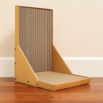 petit griffoir en carton pour chat en forme de l